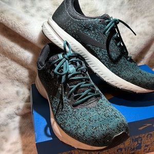 Brooks Energize Launch 6 ladies size 10 EUC